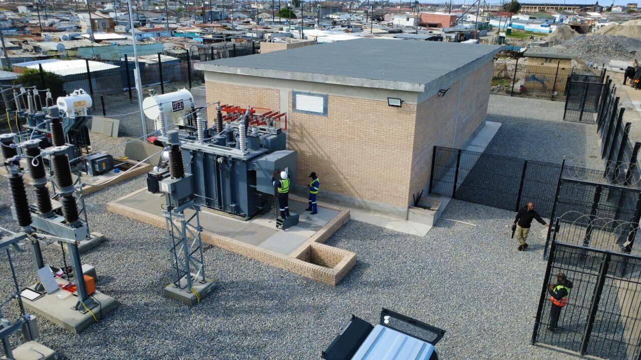 Reinstated Nolungile transformer and brick switch house with technicians